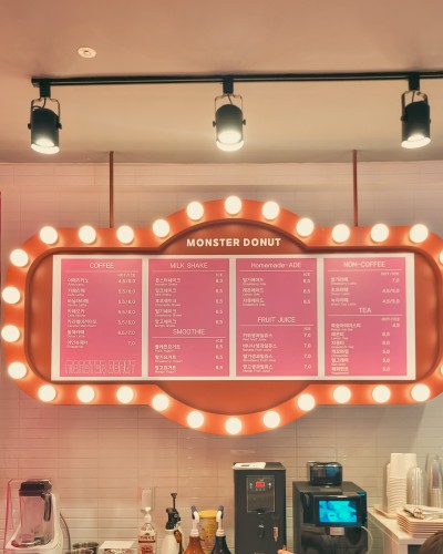 용산간판 | 용산아이파크몰 팝업스토어, 시트 부착으로 완성된 공간